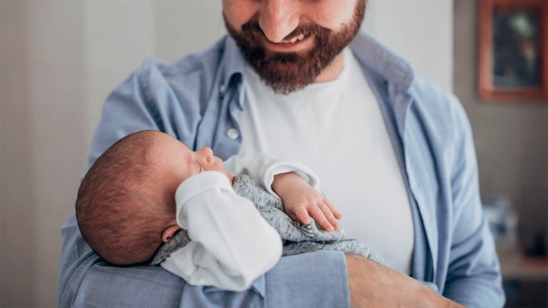 Governo sanciona lei que amplia licença-paternidade para 20 dias e cria salário-paternidade